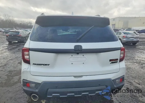 2022 Honda Passport Trail Sport z USA, uszkodzony, nr VIN 5FNYF8H69NB015131